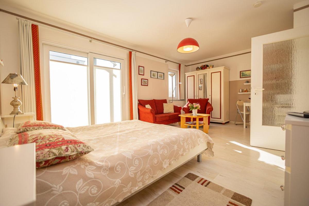 Studio Stranddistel: Cozy Beach Retreat for Two in Zingst Exterior photo